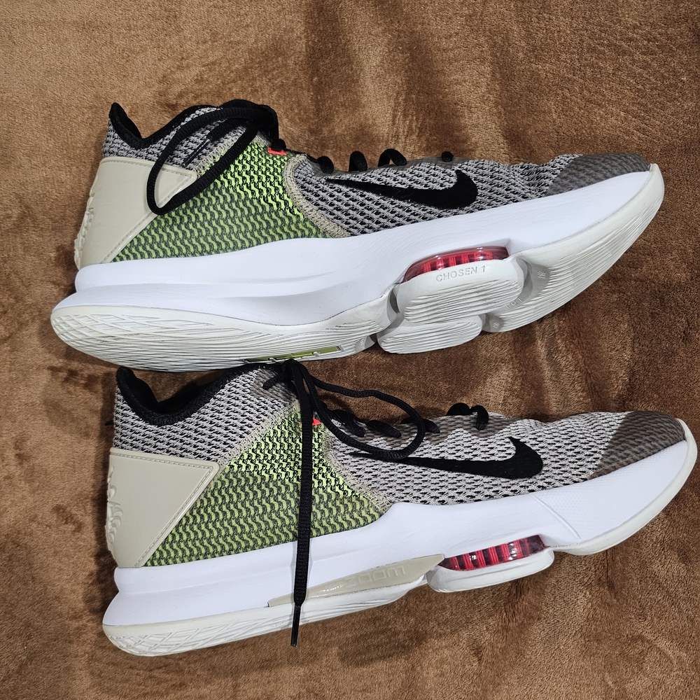 Nike Black and Green Athletic Shoes with Sleek Design